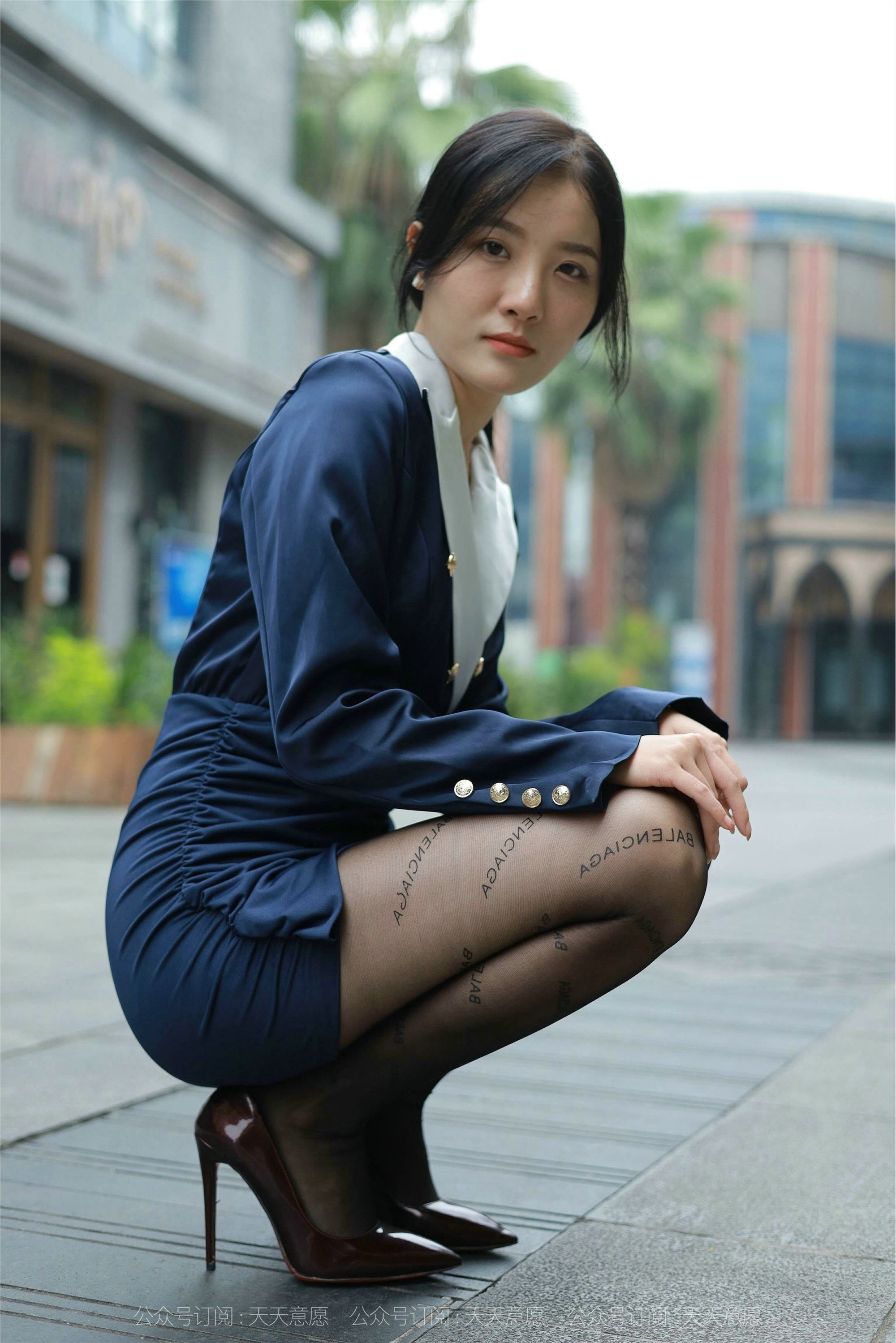 IESS异思趣向  2021.10.16 丝享家949：婉苹《OL姓感包臀裙》